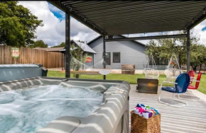 Mariposa, Large home with hot tub & outdoor space